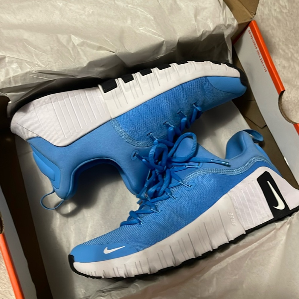 Nike Women's Athletic Shoes in Light Blue and White - Picture 8 of 13